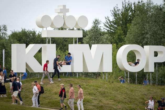 BADHOEVEDORP - Audience during the last day of the 104th edition of the KLM Open golf on The International golf course near Amsterdam. ANP SANDER KONING xVIxANPxSportx xxANPxIVx 501842851 originalFilename: 501842851.jpg