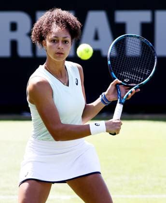Ranah Stoiber of Great Britain in action during day two. Rothesay International Eastbourne, Day 1, Tennis, Devonshire Park, Eastbourne, UK - 23 June 2024  Copyright: xJamesxMarsh Shutterstockx 14548083f