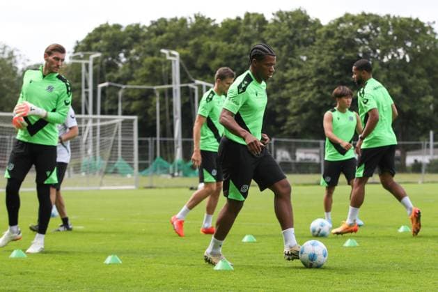 23 06 2024, xtgx, Fußball 2 Bundesliga, Hannover 96 Auftakttraining emspor, v l Jessic Ngankam Hannover DFL DFB REGULATIONS PROHIBIT ANY USE OF PHOTOGRAPHS as IMAGE SEQUENCES and or QUASI VIDEO Hannover