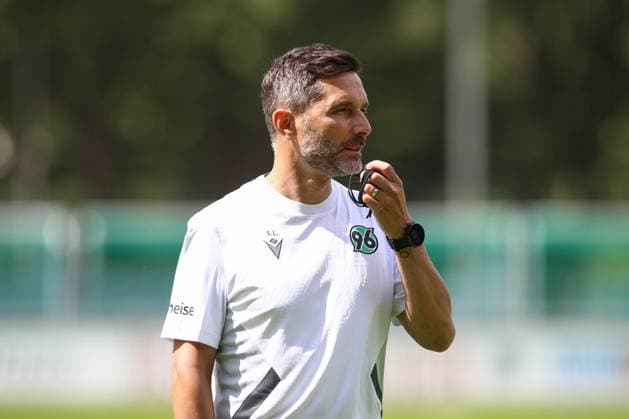 23 06 2024, xtgx, Fußball 2 Bundesliga, Hannover 96 Auftakttraining emspor, v l Stefan Leitl Hannover, Trainer Portrait, Portraet, Einzelbild DFL DFB REGULATIONS PROHIBIT ANY USE OF PHOTOGRAPHS as IMAGE SEQUENCES and or QUASI VIDEO Hannover