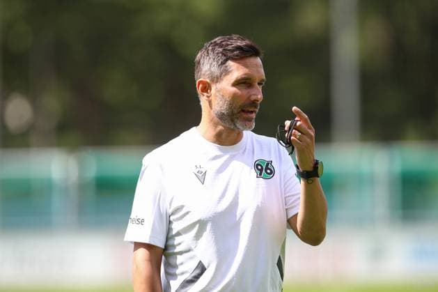 23 06 2024, xtgx, Fußball 2 Bundesliga, Hannover 96 Auftakttraining emspor, v l Stefan Leitl Hannover, Trainer Portrait, Portraet, Einzelbild DFL DFB REGULATIONS PROHIBIT ANY USE OF PHOTOGRAPHS as IMAGE SEQUENCES and or QUASI VIDEO Hannover