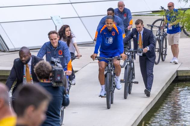 2024-06-23 Media Table Session Netherlands WOLFSBURG, GERMANY - JUNE 23: Virgil van Dijk of the Netherlands rides a bike during the media table sessions at Autostadt on June 23, 2024 in Wolfsburg, Germany. (Photo by Peter Lous BSR Agency) Wolfsburg Germany Content not available for redistribution in The Netherlands directly or indirectly through any third parties. Copyright: xBSRxAgencyx