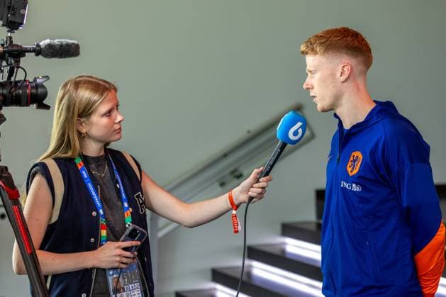 2024-06-23 Media Table Session Netherlands WOLFSBURG, GERMANY - JUNE 23: Jerdy Schouten of the Netherlands talks to Noa Vahle during the media table sessions at Autostadt on June 23, 2024 in Wolfsburg, Germany. (Photo by Peter Lous BSR Agency) Wolfsburg Germany Content not available for redistribution in The Netherlands directly or indirectly through any third parties. Copyright: xBSRxAgencyx