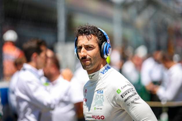 RICCIARDO Daniel (aus), Visa Cash App RB F1 Team VCARB 01, portrait, starting grid during the Formula 1 Aramco Gran Premio de Espana 2024, 10th round of the 2024 Formula One World Championship, WM, Weltmeisterschaft from June 21 to 23, 2024 on the Circuit de Barcelona-Catalunya, in Montmeló, Spain - F1 - SPANISH GRAND PRIX 2024 DPPI Panoramic  240623_R10_SPAGNA_DP_EA022295_