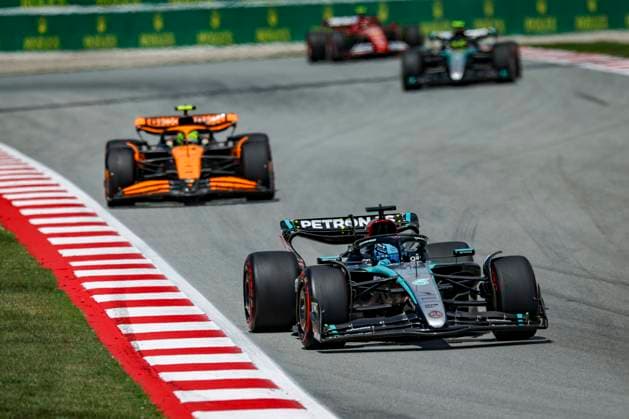 63 RUSSELL George (gbr), Mercedes AMG F1 Team W15, action during the Formula 1 Aramco Gran Premio de Espana 2024, 10th round of the 2024 Formula One World Championship, WM, Weltmeisterschaft from June 21 to 23, 2024 on the Circuit de Barcelona-Catalunya, in Montmeló, Spain - F1 - SPANISH GRAND PRIX 2024 DPPI Panoramic  240623_R10_SPAGNA_DP_FGOO2267_