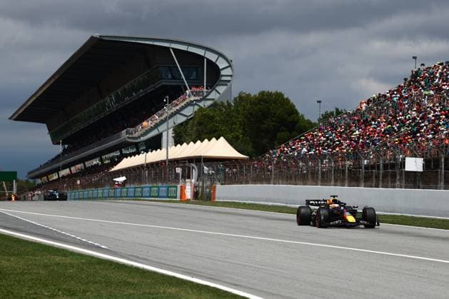 F1 Spanish Grand Prix 2024 Max Verstappen of Red Bull Racing and George Russell of Mercedes during the Formula 1 Spanish Grand Prix at Circuit de Barcelona-Catalunya in Barcelona, Spain on June 23, 2024. Barcelona Spain  Copyright: xJakubxPorzyckix originalFilename:porzycki-f1spanis240623_npqQZ.jpg