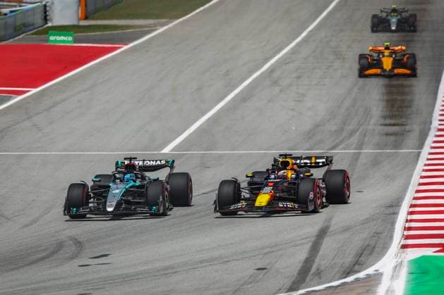 63 RUSSELL George (gbr), Mercedes AMG F1 Team W15, 01 VERSTAPPEN Max (nld), Red Bull Racing RB20, action, during the Formula 1 Aramco Gran Premio de Espana 2024, 10th round of the 2024 Formula One World Championship, WM, Weltmeisterschaft from June 21 to 23, 2024 on the Circuit de Barcelona-Catalunya, in Montmeló, Spain - F1 - SPANISH GRAND PRIX 2024 DPPI Panoramic 240623_R10_SPAGNA_DP_XB3_1095_