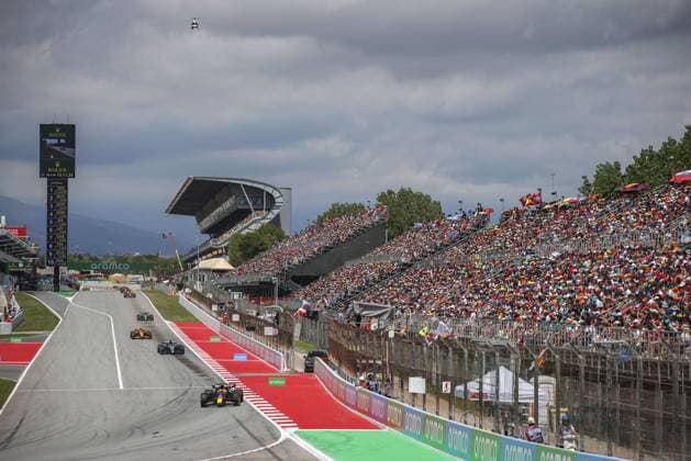 01 VERSTAPPEN Max (nld), Red Bull Racing RB20, action during the Formula 1 Aramco Gran Premio de Espana 2024, 10th round of the 2024 Formula One World Championship, WM, Weltmeisterschaft from June 21 to 23, 2024 on the Circuit de Barcelona-Catalunya, in Montmeló, Spain - F1 - SPANISH GRAND PRIX 2024 DPPI Panoramic  240623_R10_SPAGNA_DP_XB5_5828_