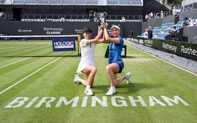 Sport Bilder des Tages Su-Wei Hsieh of Taiwan and Elise Mertens of Belgium celebrate with the trophy after winning the doubles final Rothesay Classic Birmingham, Day 7, Tennis, Edgbaston Priory Club, Birmingham, UK - 23 June 2024  Copyright: xAnnaxGowthorpe Shutterstockx 14543331as