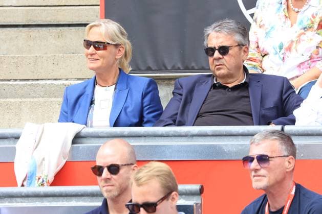 DEU, ecotrans Ladies Open, 23 06 2024, Rot Weiss Tennisanlage, Steffi Graf Stadium, Berlin, DEU, ecotrans Ladies Open, in the picture Barbara Rittner, Sigmar Gabriel Photo Juergen Engler nordphoto GmbH nordphotoxGmbHx xEngler nph00076