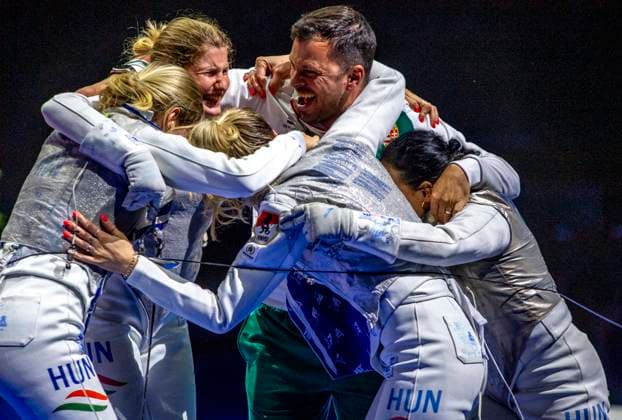 Bilder des Jahres 2024, Sport 06 Juni Sport Themen der Woche KW25 June 23, 2024, Basel, Basel, Switzerland: Basel Switzerland, 06 23 2024: The Hungarian team wins the bronze medal during Women s finals, bronze medal in Fencing Euro Basel 2024. Fencing Euro Basel 2024 counts for the European Fencing Championship and also selection for the different European countries for the Paris 2024 Olympic Games, Olympische Spiele, Olympia, OS and took place at St. Jakobshalle in Basel. Score 45-43, Basel Switzerland - ZUMAd206 20240623_zip_d206_047 Copyright: xEricxDubostx