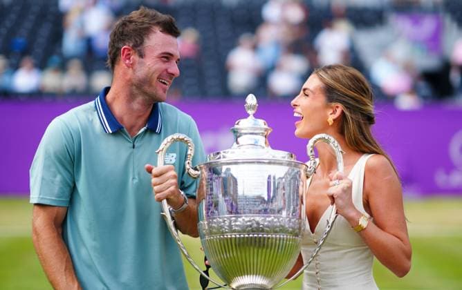 Tommy Paul celebrates winning Queens with his partner Paige Lorenze Cinch Championships, Day 7, Tennis, Queen s Club, London, UK - 23 June 2024  Copyright: xJavierxGarcia Shutterstockx 14543336e