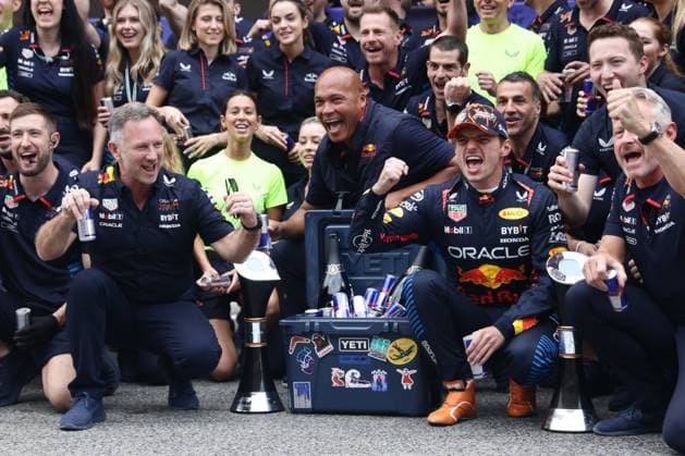 F1 Spanish Grand Prix 2024 Christian Horner and Max Verstappen of Red Bull Racing with the team after the Formula 1 Spanish Grand Prix at Circuit de Barcelona-Catalunya in Barcelona, Spain on June 23, 2024. Barcelona Spain  Copyright: xJakubxPorzyckix originalFilename:porzycki-f1spanis240623_npUgj.jpg