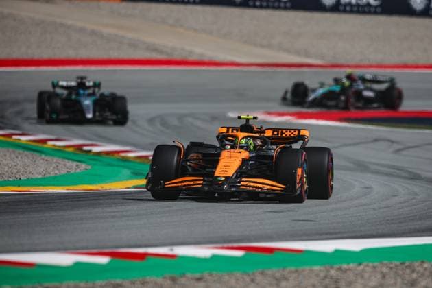 04 NORRIS Lando (gbr), McLaren F1 Team MCL38, action during the Formula 1 Aramco Gran Premio de Espana 2024, 10th round of the 2024 Formula One World Championship, WM, Weltmeisterschaft from June 21 to 23, 2024 on the Circuit de Barcelona-Catalunya, in Montmeló, Spain - F1 - SPANISH GRAND PRIX 2024 DPPI Panoramic  240623_R10_SPAGNA_DP_XB3_1518