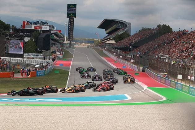 Formula 1 Aramco Grand Prix of Spain 2024 23 06 2024, Circuit de Catalunya, Barcelona, Formula 1 Aramco Grand Prix of Spain 2024 , pictured Race start , Lando Norris GBR , McLaren F1 Team, Max Verstappen NLD , Oracle Red Bull Racing, George Russell GBR , Mercedes AMG Petronas Formula One Team, Lewis Hamilton GBR , Charles Leclerc MCO , Scuderia Ferrari HP, Carlos Sainz Jr ESP , Fernando Alonso ESP , Aston Martin Aramco Cognizant Formula One Team, Nico Hülkenberg DEU , Haas F1 Team nordphotoxGmbHx xBratic nph00250