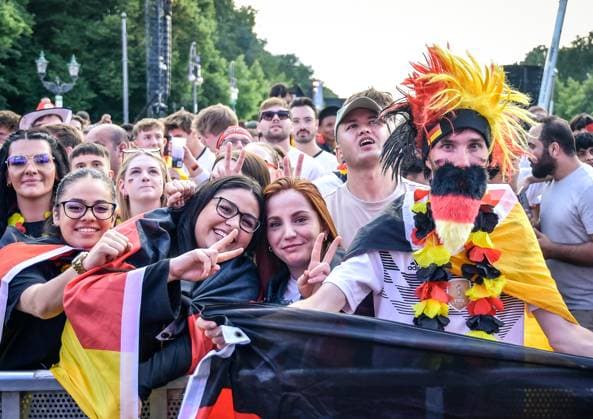 Football, EM 2024 Fan Zone in Berlin at the Brandenburg Gate 23 06 2024, xdanx, Football, EM 2024 Fan Zone in Berlin at the Brandenburg Gate, v l emotions, fans, atmosphere, flags, logo, Germany,Germany,spectators, jerseys Berlin Fan Mile Berlin Germany EN Copyright: xDanielxLakomskix