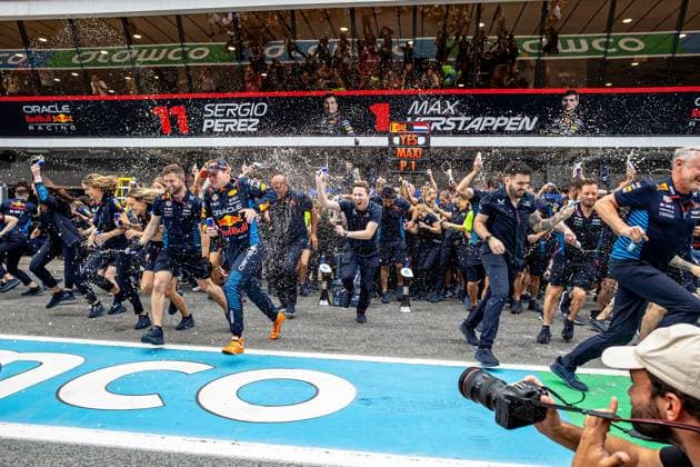 23rd June 2024; Circuit de Barcelona-Catalunya, Barcelona, Spain; Formula 1 Spanish Grand Prix 2023; Race Day; Max Verstappen and all the Red Bull Racing Team celebrate the victory in the pits  ActionPlus12659532 PabloxGuillen