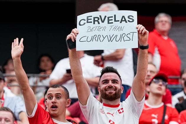 Frankfurt, Germany, June 23th 2024: Fan of Switzerland with the sign Cervelas better than Currywurst during the UEFA EURO, EM, Europameisterschaft,Fussball 2024 Germany Group A match between Switzerland and Germany at Frankfurt Arena in Frankfurt, Germany. (Daniela Porcelli SPP)  Copyright: xDanielaxPorcellix xSPPx spp-en-DaPoSp-20240623-DP200136