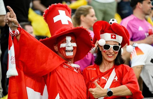 23 06 2024, xpsx, European Football Championship 2024, Switzerland Germany emspor, v l Switzerland fans spectators DFL DFB REGULATIONS PROHIBIT ANY USE OF PHOTOGRAPHS as IMAGE SEQUENCES and or QUASI VIDEO emspor Frankfurt