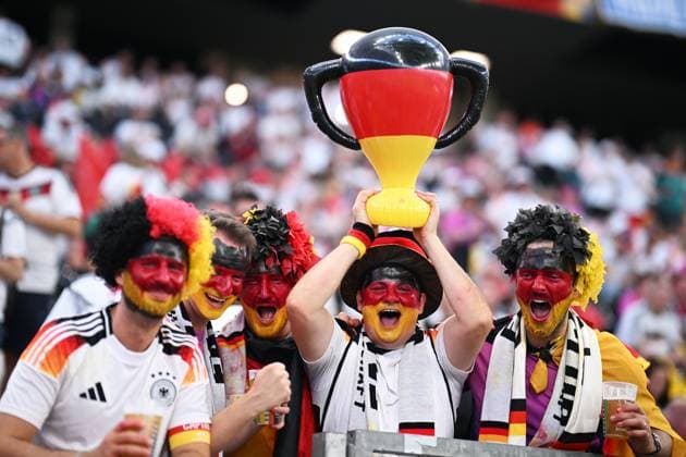 Germany Soccer Euro 2024 Switzerland - Germany 8715147 23.06.2024 German fans cheer ahead of the UEFA EURO, EM, Europameisterschaft,Fussball 2024 Group A soccer match between Switzerland and Germany at the Frankfurt Arena in Frankfurt am Main, Germany. Alexey Filippov Sputnik Germany  Copyright: xAlexeyxFilippovx