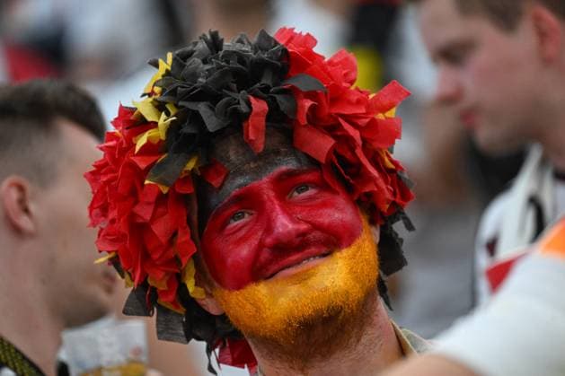 23 06 2024, xjhx, European Football Championship 2024, Switzerland Germany emspor, v l symbol photo, symbol image, symbol fans, spectators, audience, tribute German fans UEFA REGULATIONS PROHIBIT ANY USE OF PHOTOGRAPHS as IMAGE SEQUENCES and or QUASI VIDEO Frankfurt