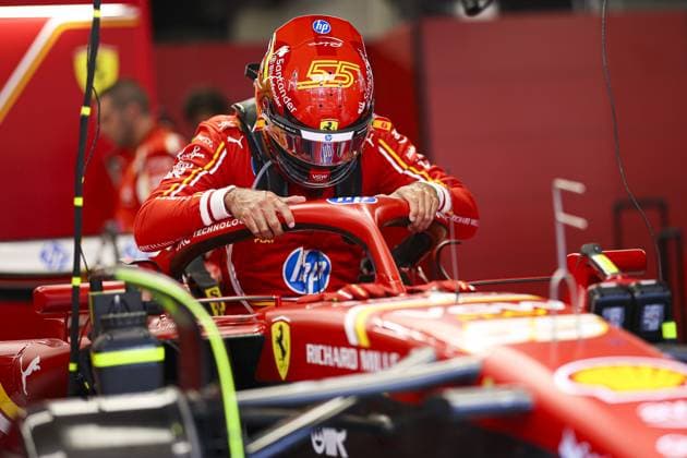 SAINZ Carlos (spa), Scuderia Ferrari SF-24, portrait during the Formula 1 Aramco Gran Premio de Espana 2024, 10th round of the 2024 Formula One World Championship, WM, Weltmeisterschaft from June 21 to 23, 2024 on the Circuit de Barcelona-Catalunya, in Montmeló, Spain - F1 - SPANISH GRAND PRIX 2024 DPPI Panoramic  240623_R10_SPAGNA_DP_EA021309