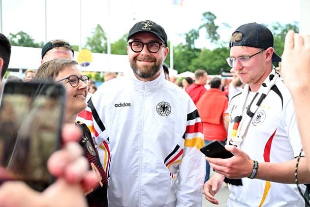 23 06 2024, xjrdrx, European Football Championship 2024, Switzerland Germany emspor, v l Singer Songwriter and Football Fan, Mark Forster DFL DFB REGULATIONS PROHIBIT ANY USE OF PHOTOGRAPHS as IMAGE SEQUENCES and or QUASI VIDEO Frankfurt