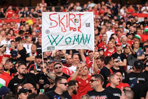 Fußball UEFA EURO 2024 Gruppe A Schottland gegen Ungarn 23. Juni 2024 UEFA EURO 2024 Gruppe A Schottland gegen Ungarn Ungarn Fans Foto Simon Stacpoole Abseits Stuttgart Deutschland  Copyright: xSimonxStacpoolexOffside