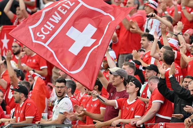 240619 EURO2024 SWITZERLAND VS GERMANY fans and supporters of Switzerland waving with a Schweiz flag ahead of a soccer game between the national teams of Switzerland and Germany on the third matchday in Group A in the group stage of the UEFA EURO, EM, Europameisterschaft,Fussball 2024 tournament , on Sunday 23 June 2024 in Frankfurt , Germany . PHOTO SPORTPIX David Catry FRANKFURT GERMANY  Copyright: xx 467864