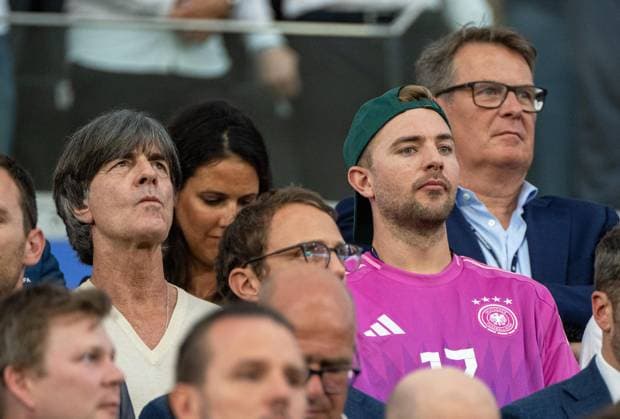 Soccer, men, season 2023 24, Euro EM 2024, Group A 3 matchday in Frankfurt, Switzerland Germany, from left coach Joachim Jogi Löw and Christoph Kramer Borussia Mönchengladbach in the stands, 23 06 2024, Copyright: xMatthiasxKochx
