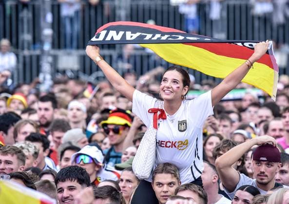 Football, EM 2024 Fan Zone in Berlin at the Brandenburg Gate 23 06 2024, xdanx, Football, EM 2024 Fan Zone in Berlin at the Brandenburg Gate, v l emotions, fans, atmosphere, flags, logo, Germany,Germany,spectators, jerseys Berlin Fan Mile Berlin Germany EN Copyright: xDanielxLakomskix
