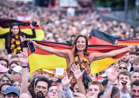 Football, EM 2024 Fan Zone in Berlin at the Brandenburg Gate 23 06 2024, xdanx, Football, EM 2024 Fan Zone in Berlin at the Brandenburg Gate, v l emotions, fans, atmosphere, flags, logo, Germany,Germany,spectators, jerseys Berlin Fan Mile Berlin Germany EN Copyright: xDanielxLakomskix