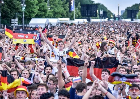 Football, EM 2024 Fan Zone in Berlin at the Brandenburg Gate 23 06 2024, xdanx, Football, EM 2024 Fan Zone in Berlin at the Brandenburg Gate, v l emotions, fans, atmosphere, flags, logo, Germany,Germany,spectators, jerseys Berlin Fan Mile Berlin Germany EN Copyright: xDanielxLakomskix