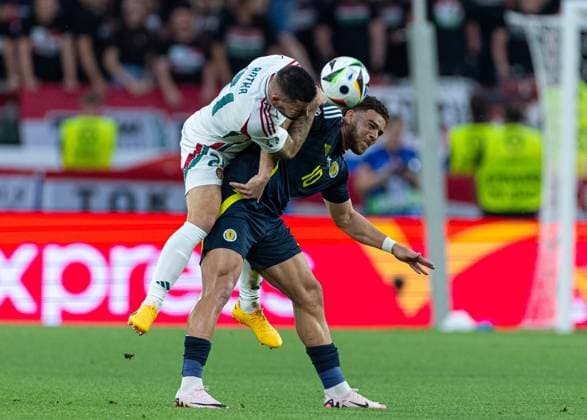 Football - UEFA EURO, EM, Europameisterschaft,Fussball 2024 - Group A - Scotland v Hungary STUTTGART, GERMANY - Sunday, June 23, 2024: Scotland s ChÃ Adams (R) during the UEFA Euro 2024 Group A match between Scotland and Hungary at the Stuttgart Arena. (Photo by David Rawcliffe Propaganda) STUTTGART Stuttgart Arena BADEN-WÜRTTEMBERG GERMANY  Copyright: xDavidxRawcliffex P2024-06-23-Scotland_Hungary-45