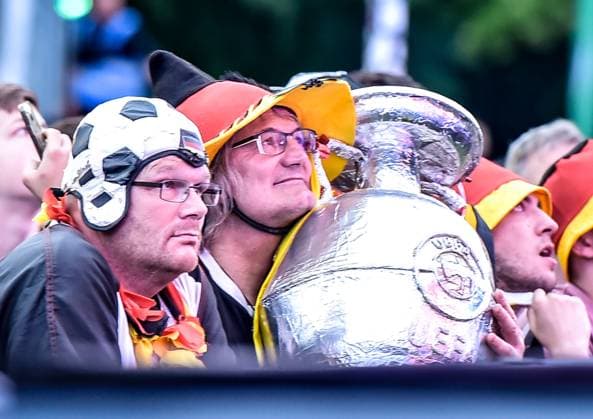 Football, EM 2024 Fan Zone in Berlin at the Brandenburg Gate 23 06 2024, xdanx, Football, EM 2024 Fan Zone in Berlin at the Brandenburg Gate, v l emotions, fans, atmosphere, flags, logo, Germany,Germany,spectators, jerseys Berlin Fan Mile Berlin Germany EN Copyright: xDanielxLakomskix