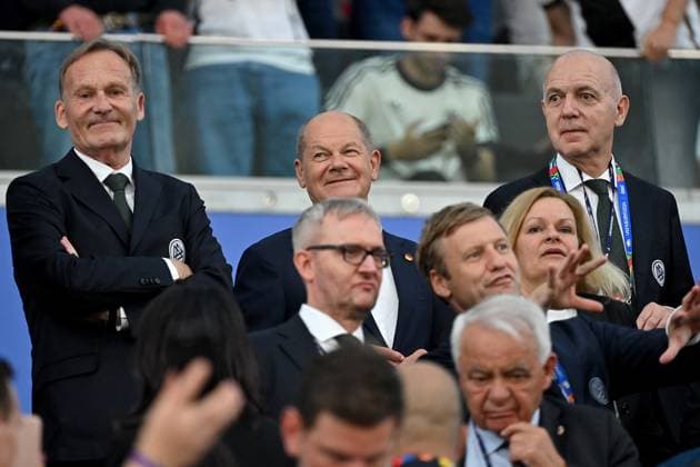 23 06 2024, xjrdrx, European Football Championship 2024, Switzerland Germany emspor, f l Hans Joachim Aki Watzke Federal Chancellor Olaf Scholz SPD DFB President Bernd Neuendorf German Football Association Nancy Faeser Federal Minister of the Interior and for Home Affairs of the Federal Republic of Germany DFL DFB REGULATIONS PROHIBIT ANY USE OF PHOTOGRAPHS as IMAGE SEQUENCES and or QUASI VIDEO Frankfurt