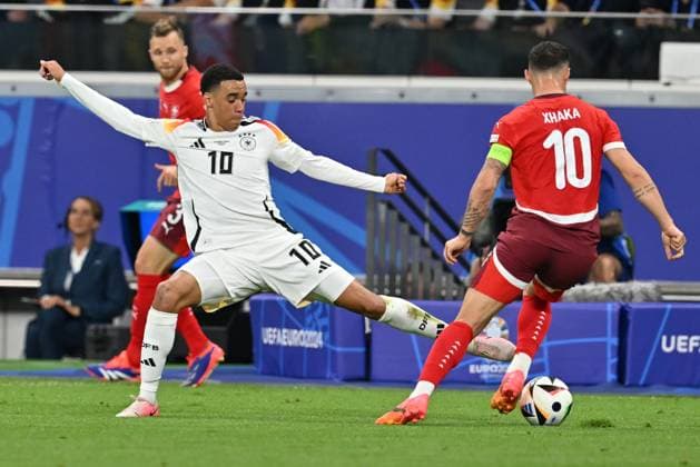 240623 EURO2024 SWITZERLAND VS GERMANY Jamal Musiala (10) of Germany fighting for the ball with Granit Xhaka (10) of Switzerland during a soccer game between the national teams of Switzerland and Germany on the third matchday in Group A in the group stage of the UEFA EURO, EM, Europameisterschaft,Fussball 2024 tournament , on Sunday 23 June 2024 in Frankfurt , Germany . PHOTO SPORTPIX David Catry FRANKFURT GERMANY  Copyright: xx 467898