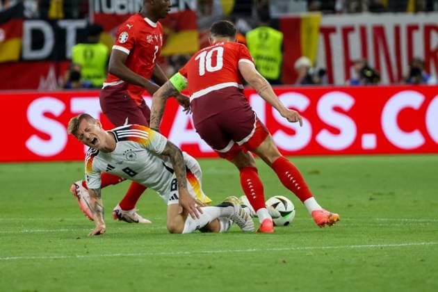 Toni Kroos GER, 08 on the ground with Granit Xhaka Switzerland, 10 , Football, UEFA , European Championship, Group A 2024, Switzerland vs Germany, 23 06 2024, Frankfurt Arena, Frankfurt, Germany Frankfurt Frankfurt Arena Hessen Germany Copyright: xGrantxHubbsx