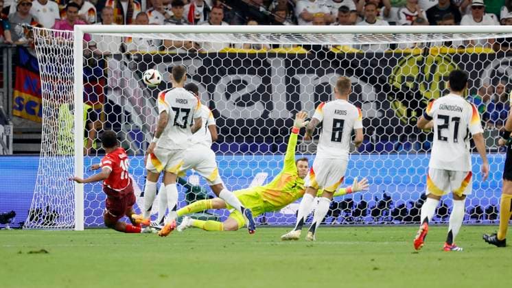 23 06 2024, Football, Euro 2024, Preliminary round, Switzerland - Germany, GER, Frankfurt, Stadium Bild v li Dan Ndoye Switzerland, 19 Goal scored, erziehlt das Tor zum 1 0, celebrate the goal Copyright: HMBxMedia xHeikoxBecker