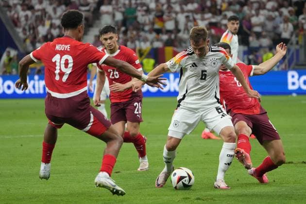 Joshua Kimmich Germany Germany, 06 , Dan Ndoye Switzerland, Switzerland, Suisse, 19 , Remo Freuler Switzerland, Switzerland, Suisse, 08 Frankfurt 23 06 2024 Germany vs Switzerland, EURO2024 M25, Group A, EM Arena Frankfurt