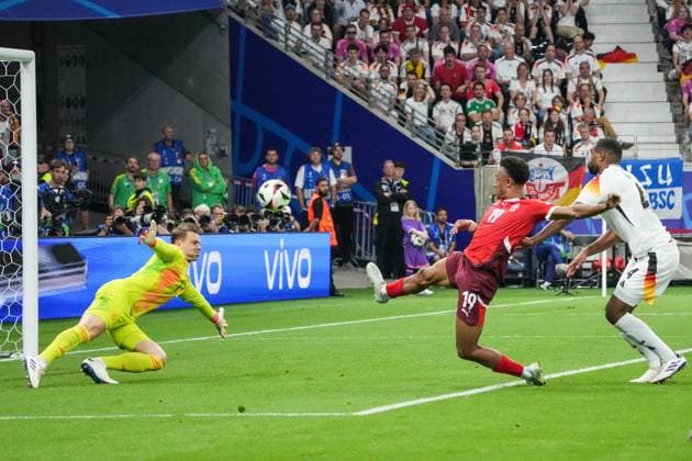 Dan Ndoye Switzerland, Switzerland, Suisse, 19 scores the goal to 0 1 against goalkeeper Manuel Neuer Germany, Germany, 01 , Jonathan Tah Germany Germany, 04 Frankfurt 23 06 2024 Germany vs Switzerland, EURO2024 M25, Group A, EM Arena Frankfurt