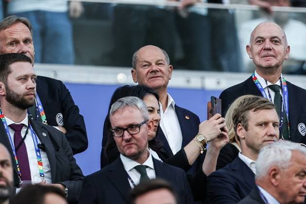 Sport, Football, UEFA EURO 2024 Group A 3 Matchday Switzerland Germany 23 06 2024, Frankfurt Arena Olaf Scholz Federal Chancellor Bernd Neuendorf DFB President Frankfurt am Main Frankfurt Arena Hesse Germany