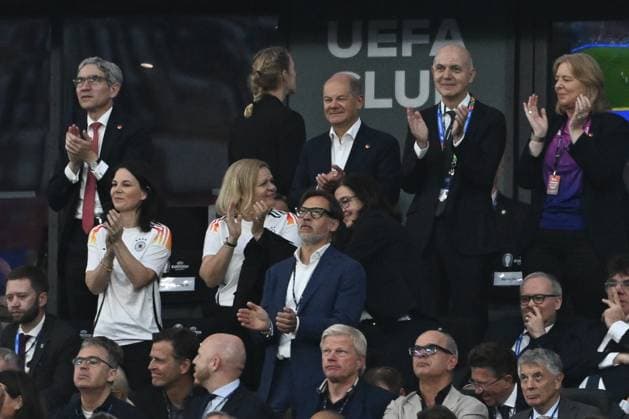 23 06 2024, xpsx, European Football Championship 2024, Switzerland Germany emspor, f l Annalena Baerbock, Nancy Faeser, Federal Chancellor Olaf Scholz, Bernd Neuendorf DFB President DFL DFB REGULATIONS PROHIBIT ANY USE OF PHOTOGRAPHS as IMAGE SEQUENCES and or QUASI VIDEO Frankfurt