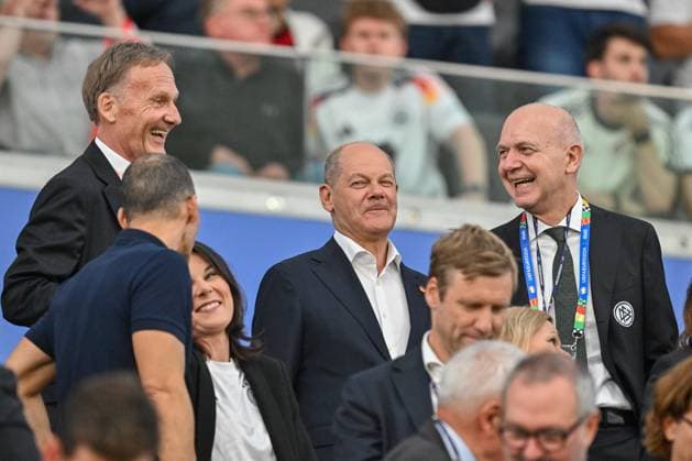 23 06 2024, xscotx, European Football Championship 2024, Switzerland Germany, emspor, v l Olaf Scholz Frankfurt am Main