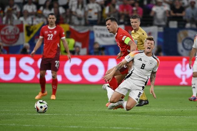 Granit Xhaka Switzerland , left , fouls Toni Kroos Germany 23 06 2024, European Football Championship 2024, Preliminary round, Matchday 3 Switzerland Germany Frankfurt Frankfurt Arena Hessen Germany Team2