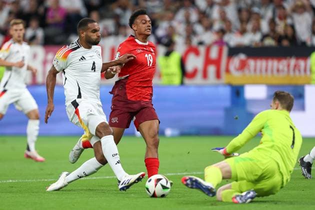 Jonathan Tah Germany , Dan Ndoye Switzerland and goalkeeper Manuel Neuer Germany in a duel, UEFA EURO 2024 Group A, Switzerland vs Germany, Arena Frankfurt on June 23, 2024 in Frankfurt am Main, Germany Photo by Oliver Kaelke DeFodi Images Jonathan Tah Germany , Dan Ndoye Switzerland and goalkeeper Manuel Neuer Germany battle for the ball, UEFA EURO 2024 Group A, Switzerland vs Germany, Arena Frankfurt on June 23, 2024 in Frankfurt am Main, Germany Photo by Oliver Kaelke DeFodi Images Defodi 678 2024 06 23 OK SUIGER 0825 Defodi-678