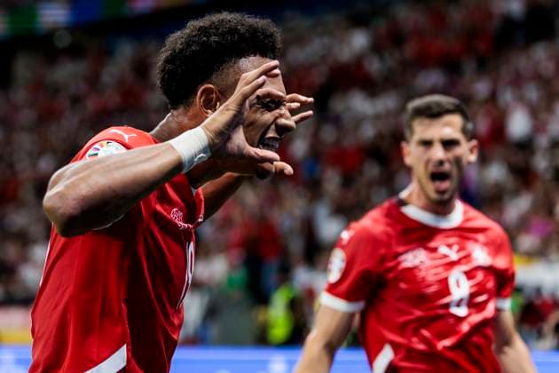 UEFA EURO 2024 Switzerland Germany 23 06 2024 Dan Ndoye Switzerland, 19 celebrates after his goal, behind Remo Freuler Switzerland, 8 UEFA EURO 2024 Switzerland Germany Frankfurt Arena, Frankfurt 23 06 2024 Copyright: xBEAUTIFULxSPORTS Wunderlx