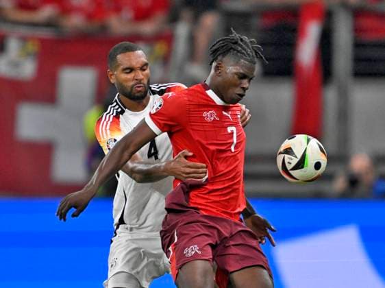 23 06 2024, Football UEFA EURO 2024, Preliminary Round, Matchday 3, Germany Switzerland, at Frankfurt Arena in Frankfurt am Main, f l Jonathan Tah Germany vs Breel Embolo Switzerland