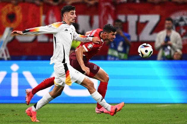 Germany Soccer Euro 2024 Switzerland - Germany 8715228 23.06.2024 Germany s Kai Havertz, left, and Switzerland s Remo Freuler struggle for the ball during the UEFA EURO, EM, Europameisterschaft,Fussball 2024 Group A soccer match between Switzerland and Germany at the Frankfurt Arena in Frankfurt am Main, Germany. Alexey Filippov Sputnik Germany  Copyright: xAlexeyxFilippovx