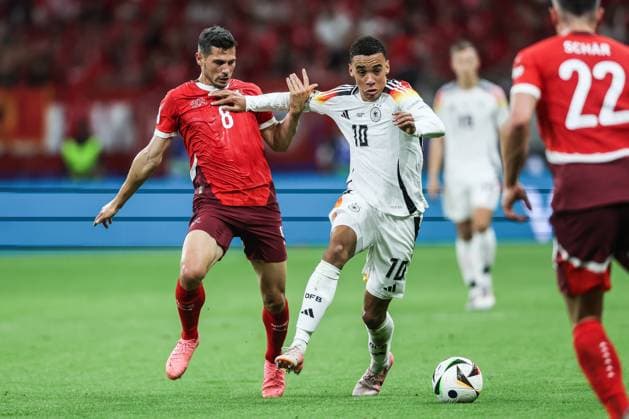Sport, Football, UEFA EURO 2024 Group A 3 Matchday Switzerland Germany 23 06 2024, Frankfurt Arena Remo Freuler Switzerland, 8 Jamal Musiala Germany, 10 Duel Frankfurt am Main Frankfurt Arena Hessen Germany